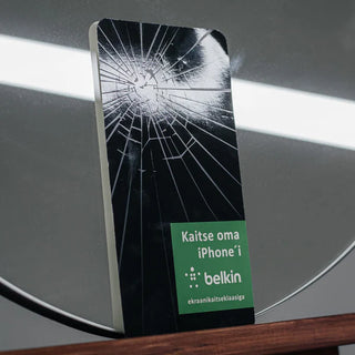 Nutitelefoni pakend purunenud ekraani tekstuuriga ja rohelise reklaamkleebisega | Trükikoda Brandcafe