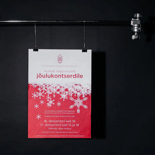 Jõulukontserdi kutse punase ja valge disainiga. Tartu Akadeemilise Meeskoori kuulutus, mis kutsub publikut jõulukontserdile. Plakatil on kujutatud lumehelbed, mis langevad valgest ülaosast punasesse alaossa. Kontserdid toimuvad 16. detsembril kell 19 ja 17. detsembril kell 15 ja 19 Tallinna Jaani kirikus. Pidulik ja traditsiooniline kujundus, mis sobib hästi talvise hooaja meeleoluga. | Trükikoda Brandcafe