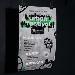 Urban Festival plakat, kus muusika ja kunst kohtuvad. Kaasaegne tänavakunsti stiilis kujundus Hennessy kaubamärgiga. Festivalil esinevad Reket, Kooliühtein, Naiskammerkoor, Kitty Florentine, Glenwashere, Kevin Park ja DJ Guest. Kunstiosas osalevad Maria Hybrid, Neelis Tammemägi ja Reket. Üritus toimub 26. augustil kell 15:00 Põhjala tehases. Plakat sisaldab ka QR-koodi ja graafilisi elemente. | Trükikoda Brandcafe